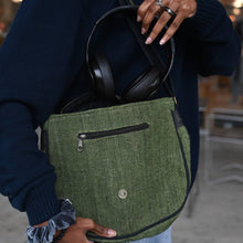 Load image into Gallery viewer, Vegan Recycled Inner Tube and Hemp Saddle Bag - Cream