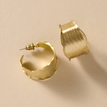 Load image into Gallery viewer, Diva Hammered Brass Hoop Earrings
