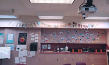 Load image into Gallery viewer, Phrase Garlands - "Readers Are Leaders"