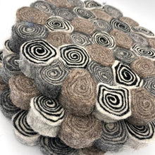 Load image into Gallery viewer, Neutral Felt Swirl Trivet