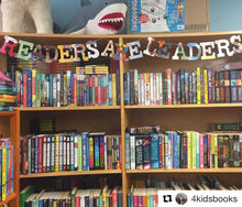 Load image into Gallery viewer, Phrase Garlands - "Readers Are Leaders"