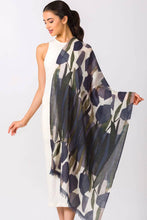 Load image into Gallery viewer, Navita Fine Wool Shawl: Navy & Green