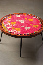Load image into Gallery viewer, Round Kantha Table Cover 25&quot;
