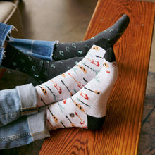 Load image into Gallery viewer, Socks that Support Music (Gray Guitars) - Medium

