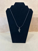 Load image into Gallery viewer, Leaf Necklace
