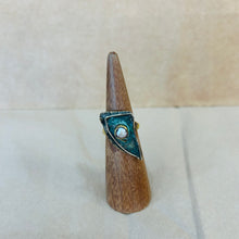 Load image into Gallery viewer, Metal &amp; Pearl Ring
