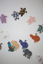 Load image into Gallery viewer, Metallic Cotton Cat Garland

