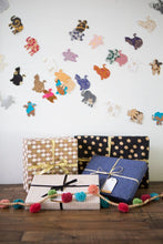 Load image into Gallery viewer, Metallic Cotton Cat Garland
