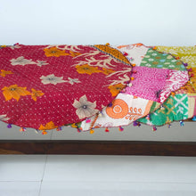 Load image into Gallery viewer, Round Kantha Table Cover 25&quot;
