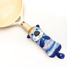 Load image into Gallery viewer, Sea Otter Skillet Handle Holder
