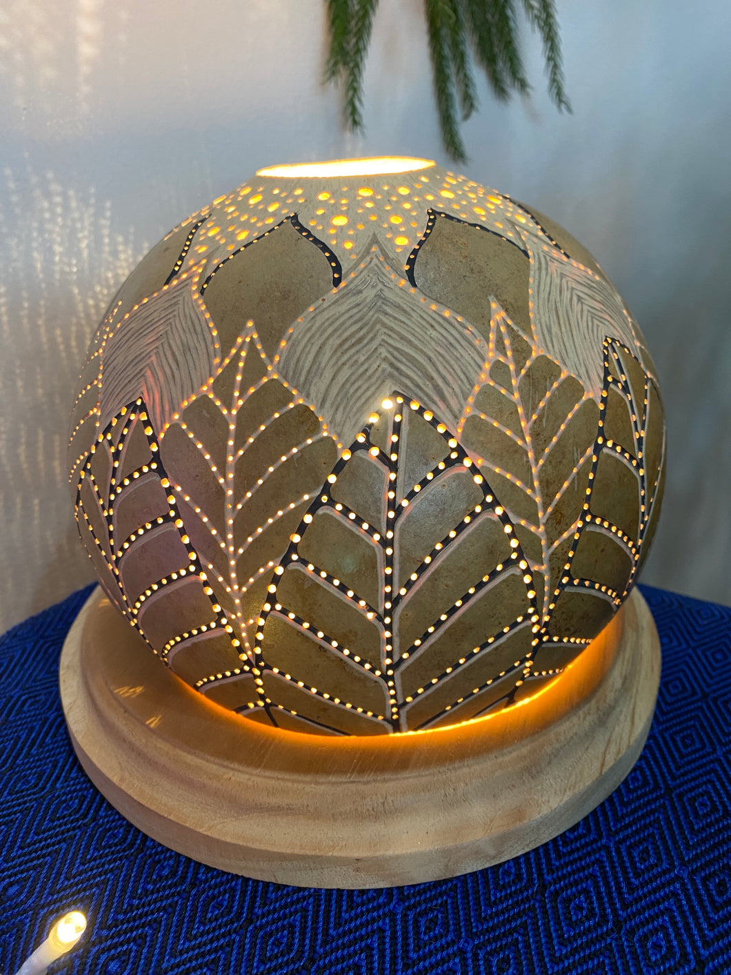 Jicara Carved Lamp